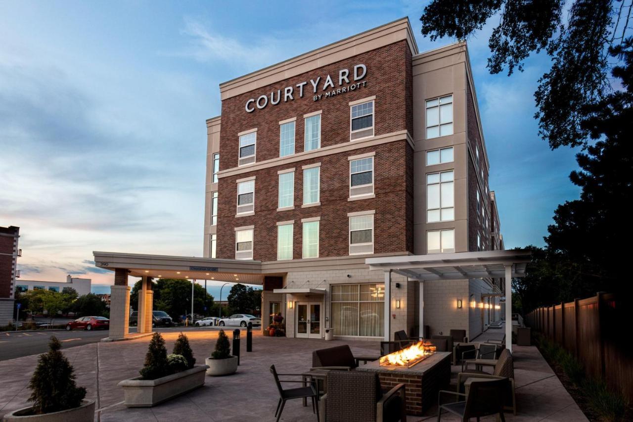 Courtyard Rochester Downtown Exterior photo